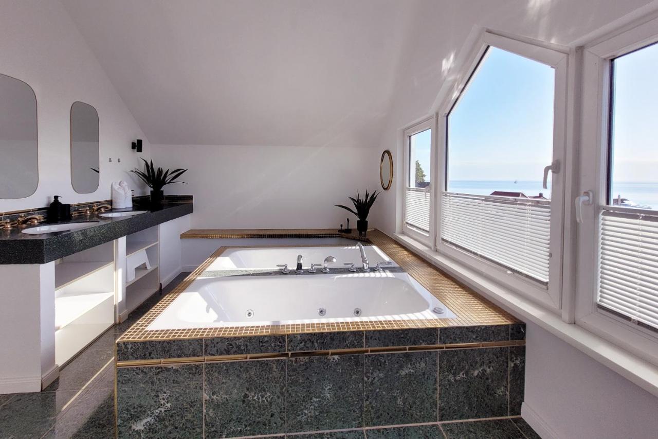 Grosse Penthouse Ferienwohnung Mit Meerblick, Sonnenterrasse & Luxusbad Von "Momentic" Sierksdorf Kültér fotó