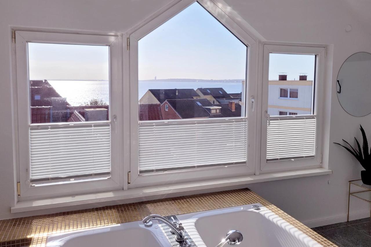 Grosse Penthouse Ferienwohnung Mit Meerblick, Sonnenterrasse & Luxusbad Von "Momentic" Sierksdorf Kültér fotó